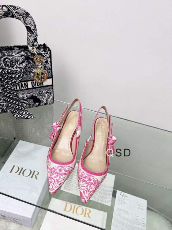 Picture of Dior Shoes _SKUDiorsz33-44SD01283697